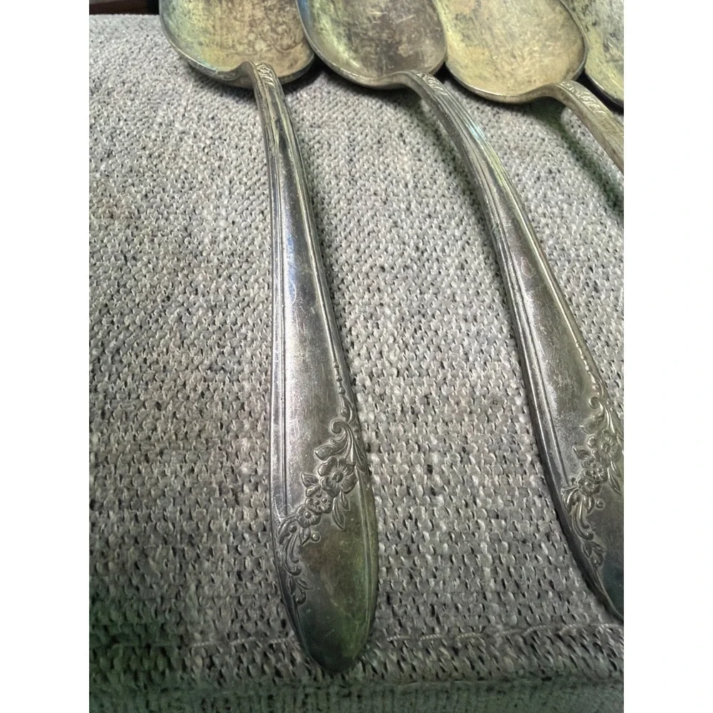 Oneida Tudor Plate Queen Bess Silverplate Teaspoons Set of 5  1948 Vintage
